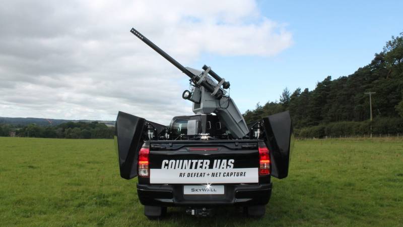 Комплекс борьбы с БПЛА SkyWall 100  оружие
