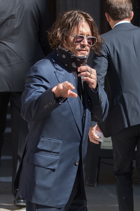 Начало конца: Эмбер Херд и Джонни Депп посетили первое заседание суда по делу о клевете Звезды,Звездные пары