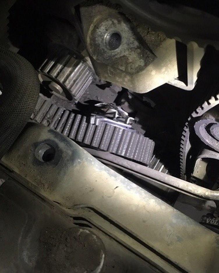 Механики забыли под капотом тряпку. Теперь должны клиенту новый двигатель авто и мото,автоновости