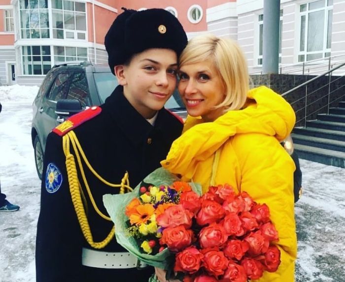 Алёна Свиридова с сыном Григорием. / Фото: www.sm-news.ru