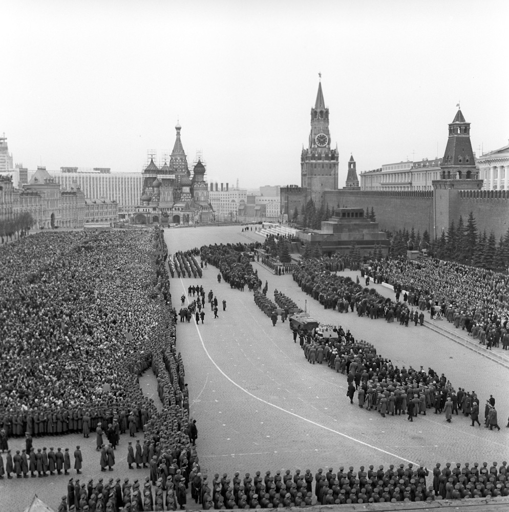 Траурный митинг на Красной площади на похоронах Юрия Гагарина. 30.03.1968
