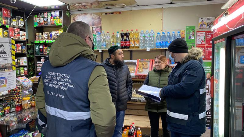 В Петербурге снесли десятки незаконных магазинов, киосков и кафе – видео