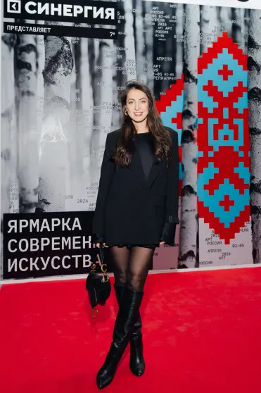 Филипп Киркоров, Дмитрий Песков и Татьяна Навка, Тимати с возлюбленной Валентиной Ивановой посетили ярмарку современного искусства 