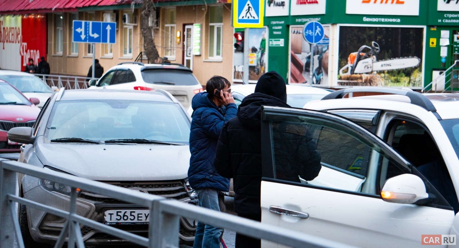 Как избежать столкновения, если идущий впереди автомобиль резко затормозил