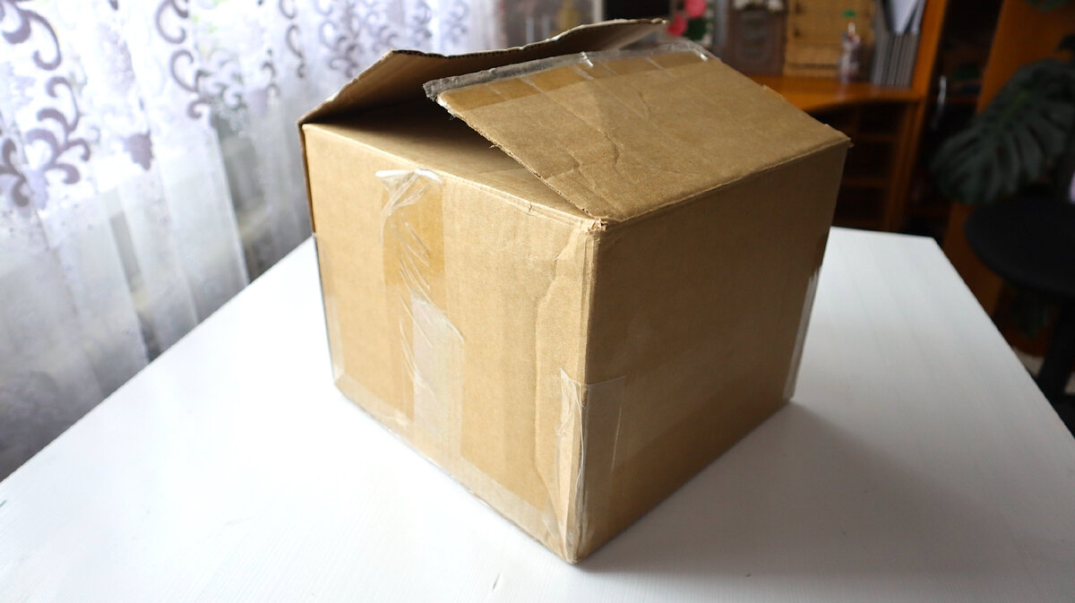 Старая картонная коробка больше не валяется без дела в кладовке. Превратила её в полезную вещь и прилично сэкономила