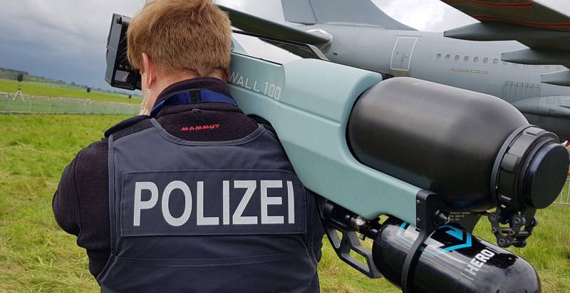 Комплекс борьбы с БПЛА SkyWall 100  оружие