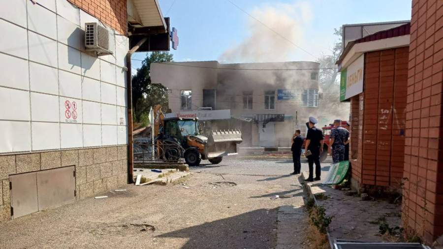 Молодой человек погиб в Красноярске при обрушении стены торгового центра