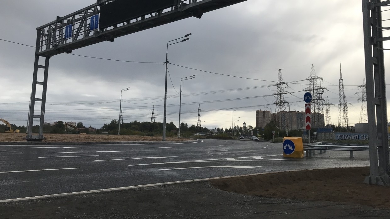 Авария в Петербурге заблокировала движение на внутренней стороне КАД