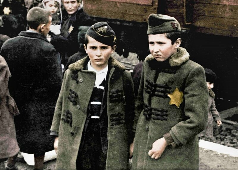 Фото Освенцима в цвете: так еще страшнее своих, чтобы, сразу, нашла, фотографии, лагеря, ктото, работы, который, Аушвице, снимки, альбом, альбоме, семьи, альбома, вдруг, отправили, каждый, которые, освобождения
