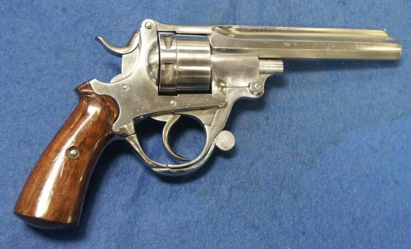 От револьвера-раскладушки к раскладному пистолету-пулемету оружие