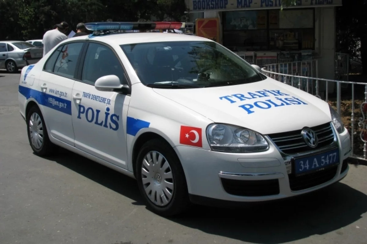 Три человека погибли при перестрелке в стамбульском кафе
