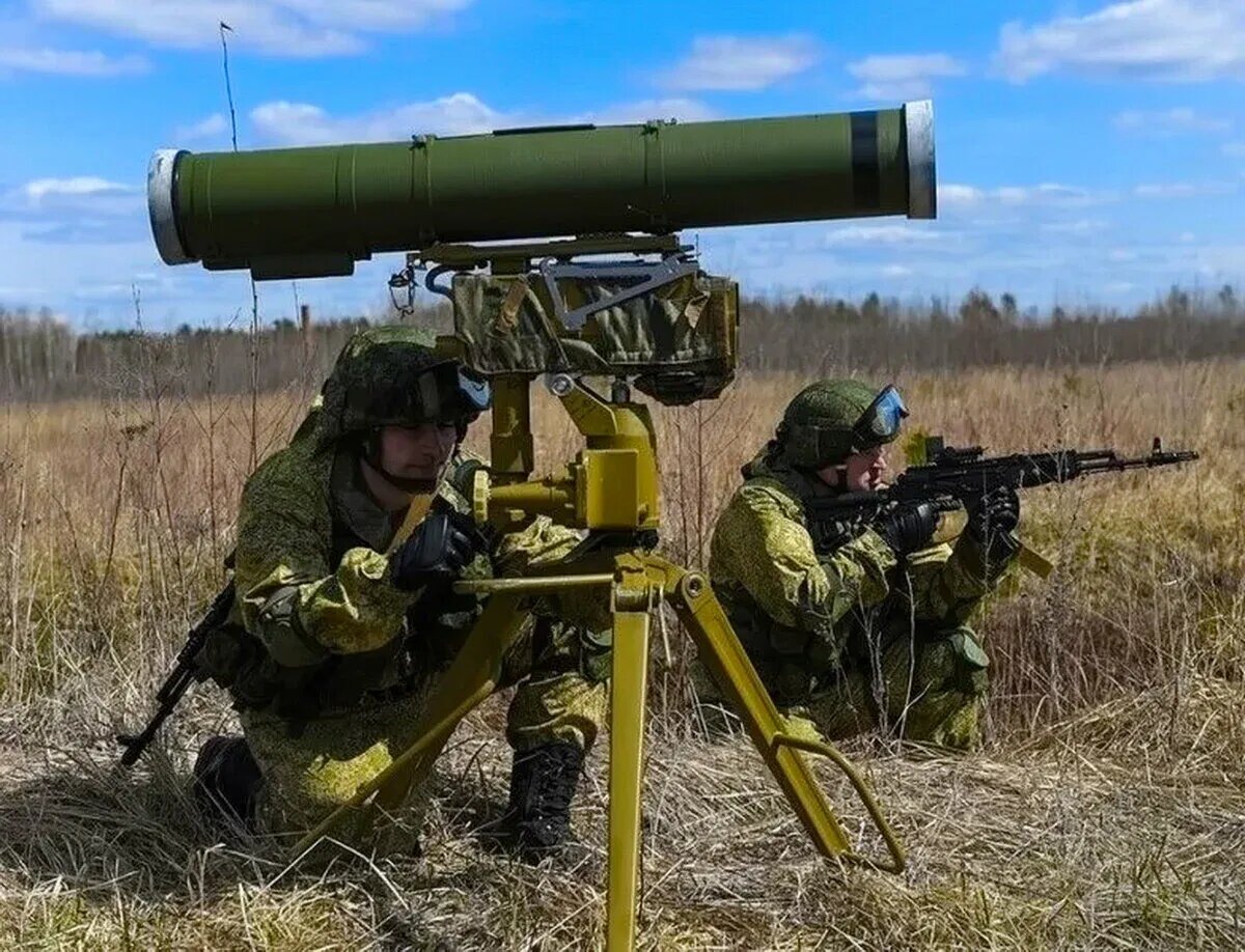 В комментариях часто всплывает вопрос, отчего самая современная Армия (коей, без всякого сомнения, стала наша), владея стратегической инициативой и серьёзным перевесом по многим показателям в оружии ..-12