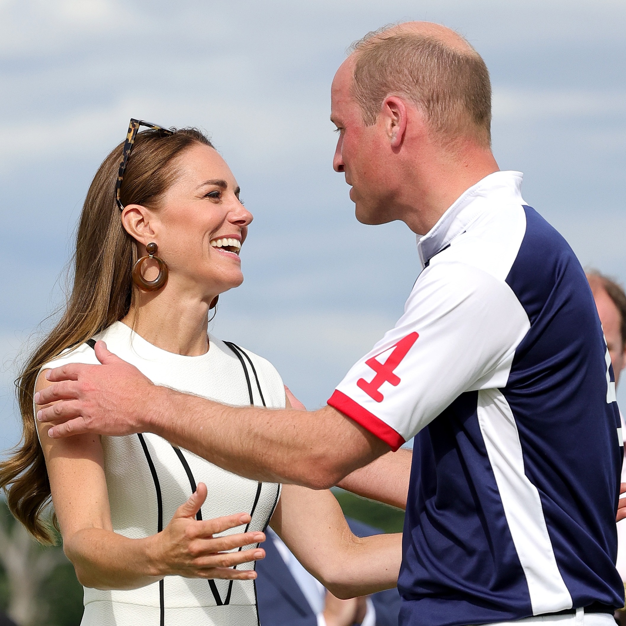 Принц Уильям и Кейт Миддлтон поцеловались на публике после игры в поло