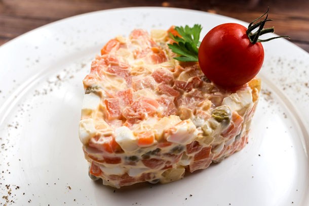 Рецепт оливье с лососем на Новый год 2018