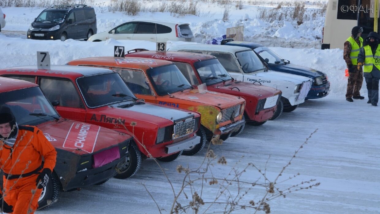 Экстремальные автогонки на льду прошли в городе Пензе