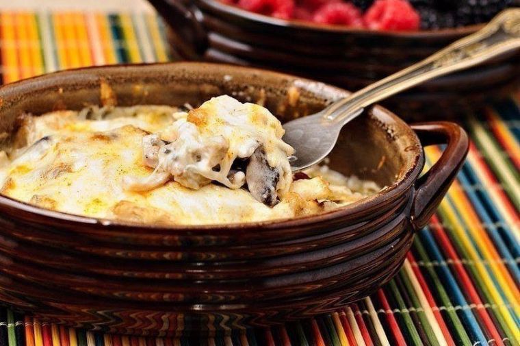 Простой домашний рецепт жульена с курицей и грибами порадует домочадцев