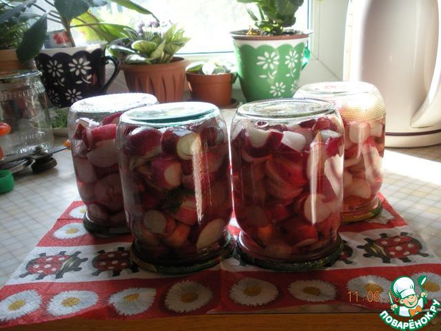 Можно ли консервировать редис. original. Можно ли консервировать редис фото. Можно ли консервировать редис-original. картинка Можно ли консервировать редис. картинка original. Кто не любит свежий редис то, во время сезона этого овоща старайтесь как можно больше закрывать различных салатов и закусок. Свежий редис это не тот овощ, которым можно бесконечно хрустеть, если, конечно, вы не состоите в родстве с бобрами, и вам просто необходимо точить о редиску зубы. А консервированный редис — совсем другое дело.
