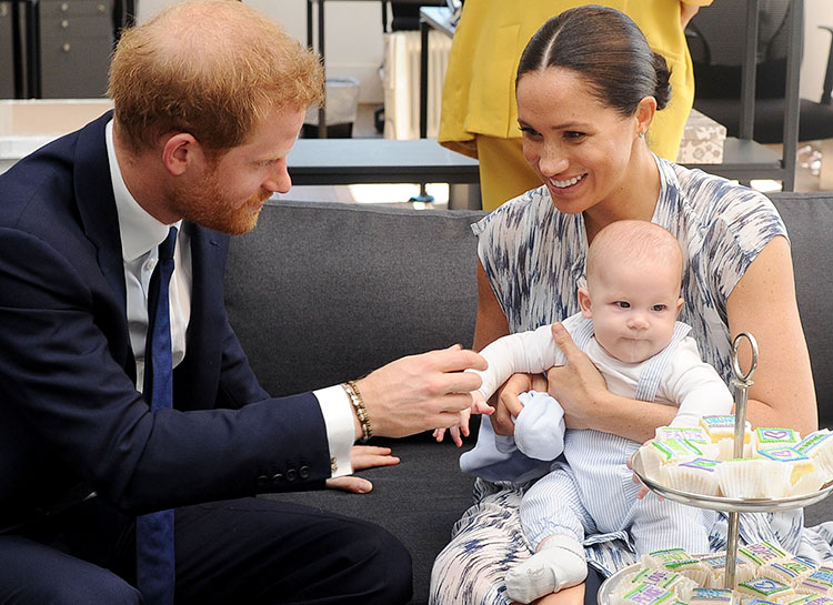 Меган Маркл объяснила, почему убрала свое имя из свидетельства о рождении сына Монархи,Британские монархи