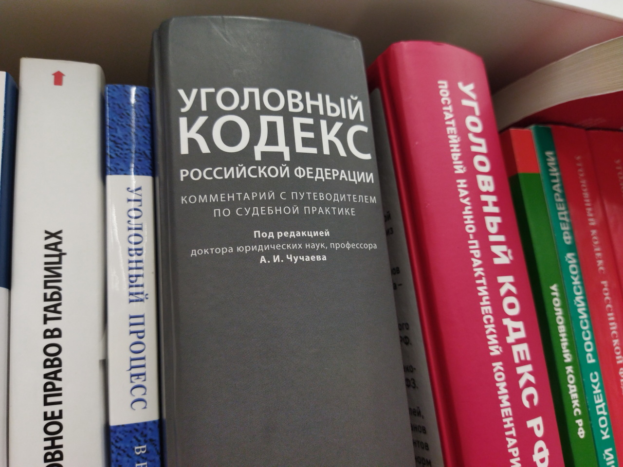 В Челябинской области двое маленьких детей 4 дня провели в грязной квартире без еды