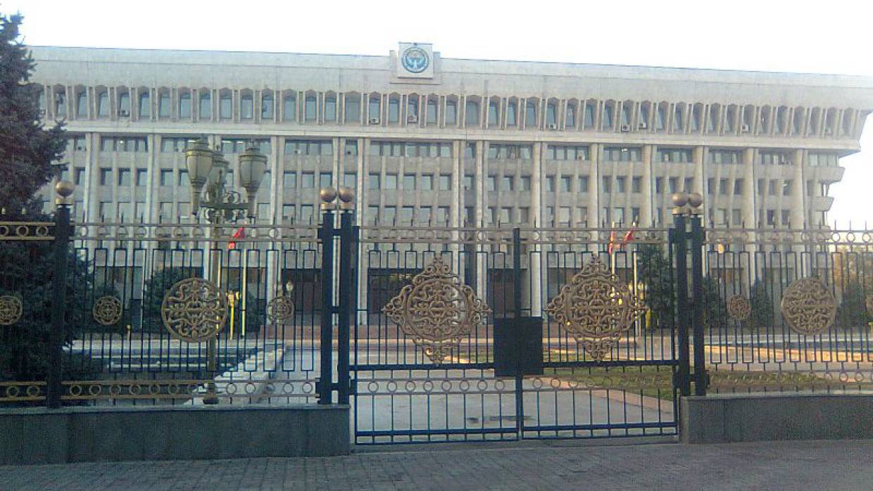 Парламент Киргизии согласовал отправку военных в Казахстан