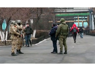 Казахстан – караван идет, собаки лают и сбиваются в кучи