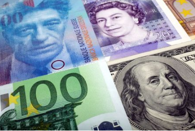 FILE PHOTO: A picture illustration of U.S. dollar, Swiss Franc, British pound and Euro bank notes, taken in Warsaw January 26, 2011. REUTERS/Kacper Pempel/File Photo