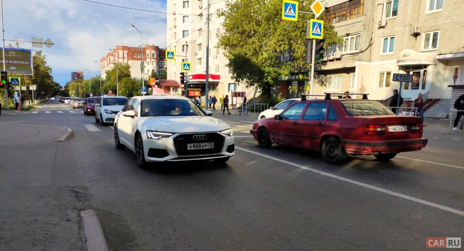 Соседний ряд едет быстрее, но если в него перестроиться — он встанет Автомобили