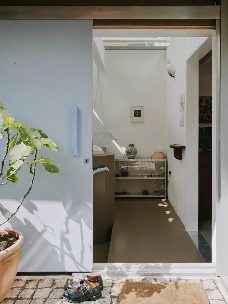 «Дом Невидимка» или жизнь в подвале. Мужчина сделал уютнейшую «квартиру» на 60м² вдали от посторонних глаз идеи для дома,Интерьер и дизайн