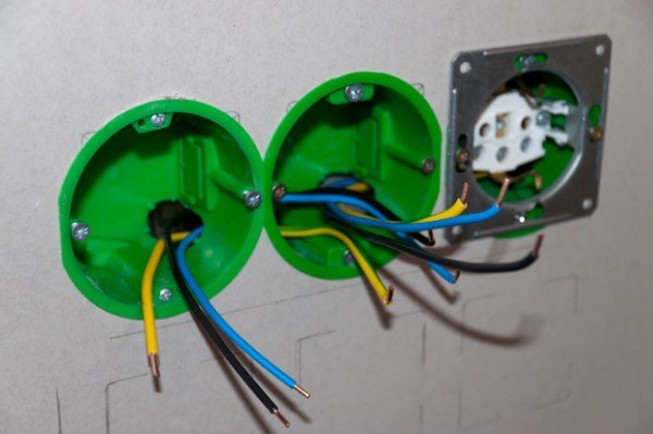 Почему нельзя монтировать новые розетки в старых советских коробках сделай сам,советы