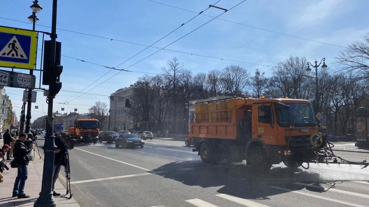 Власти Петербурга поручили «Водоканалу» дезинфицировать улицы