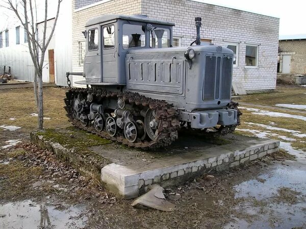 Он поднимал сельское хозяйство СССР, трактор Т 74 