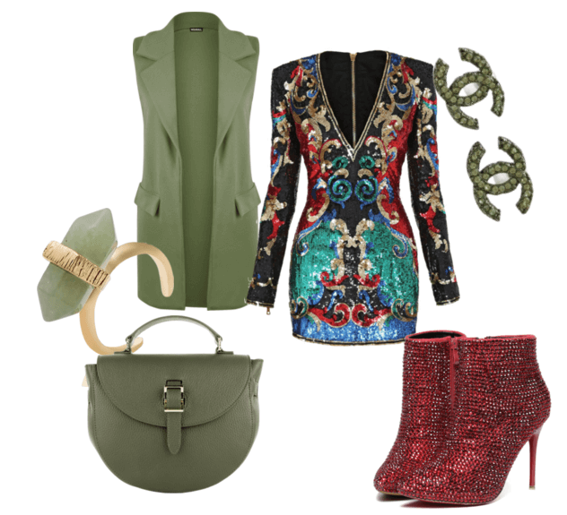 Зелёное пальто, мини-платье с рукавами, бордовые ботильоны, сумочка, серьги, кольцо