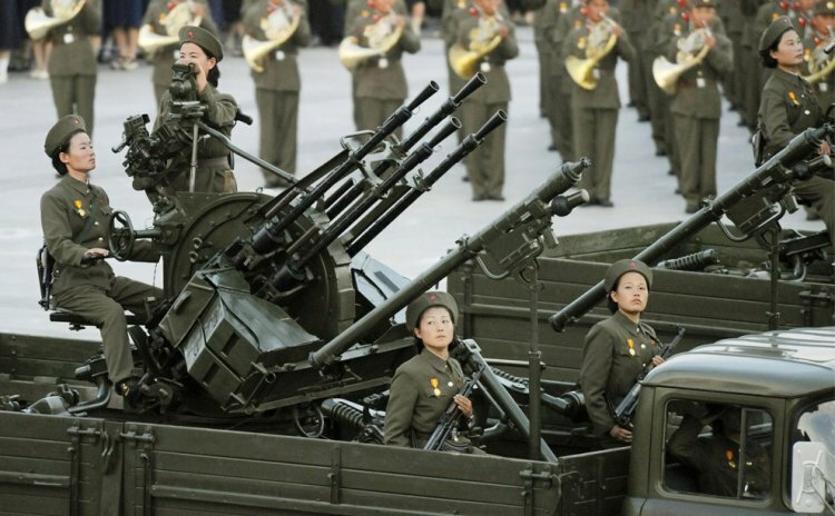Девушки, служащие в армии КНДР 