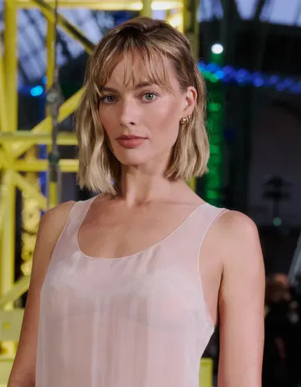 Неделя моды в Париже: Марго Робби (с каре), Кайли Миноуг, Лили-Роуз Депп и Ольга Карпуть среди гостей, российские модели — на подиуме на показе Chanel Chanel, показе, осеньзима, Кайли, Париже, Миллер, Евсеева, Берзения, Images, Уинфри, ЛилиРоуз, подиум, Миноуг, Марго, новой, Робби, нулевых, 2026Адица, 2026Вика, Консани