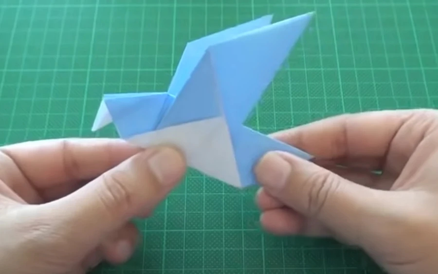 Птица из бумаги в технике оригами: три простых мастер-класса для вас и ваших детей мастер-класс,оригами,творим с детьми