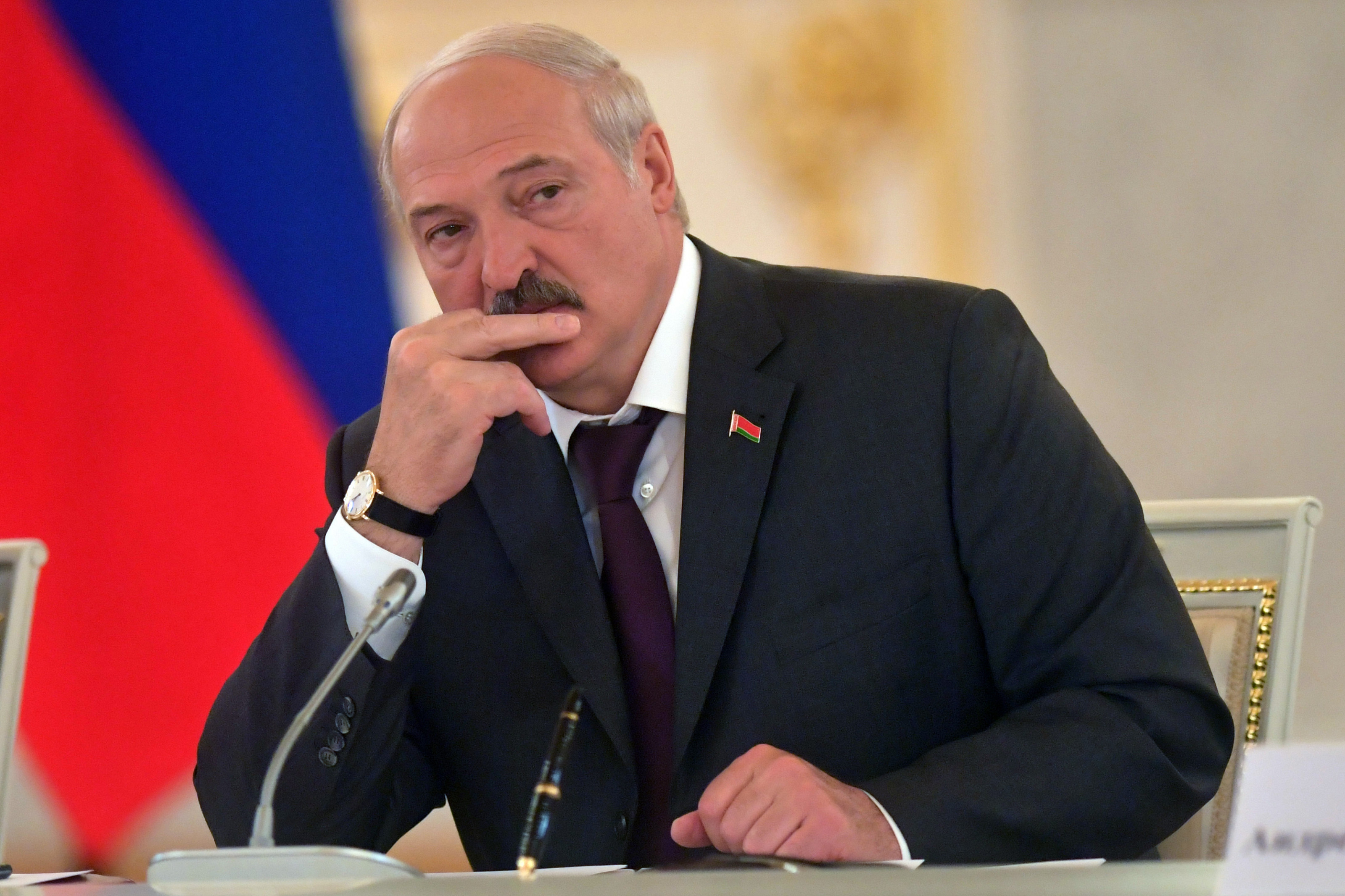 Президент Белоруссии Александр Лукашенко более пяти минут говорил о необходимости интеграции с Россией, выступая...