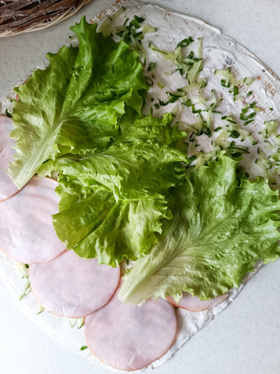 Весенняя закуска из лаваша можно, соусом, заменить, лаваш, грибным, чтобы, салата6, листья, выкладываем, Сверху, самим, Сворачиваем, рулет5, куриный, например, рулет, похожее, чтото, Можно, порезать