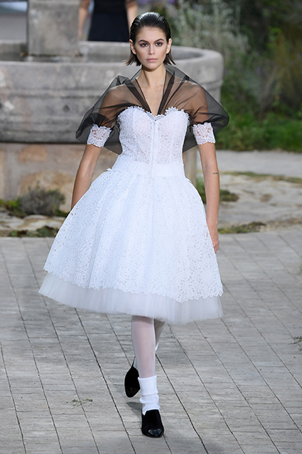 Неделя высокой моды в Париже: Кайя Гербер, Джиджи Хадид и Саша Лусс на показе Chanel Неделя высокой моды в Париже: Кайя Гербер, Джиджи Хадид и Саша Лусс на показе Chanel Новости моды