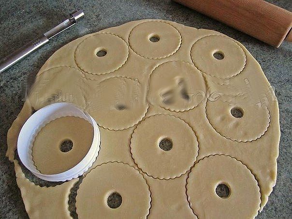 Как приготовить песочные кольца с орехами