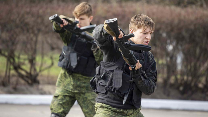 "МАНДАТ – ТАК СЕБЕ ДОСТИЖЕНИЕ": ОТ ДЕПУТАТОВ ДО ОБЫЧНЫХ ПАРНЕЙ, НА ФРОНТЕ ВСЕ РАВНЫ