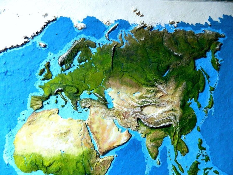 Житель Надыма сделал объёмную карту мира из пустой стены в своём гараже Житель Надыма сделал объёмную карту мира из пустой стены в своём гараже прикладное