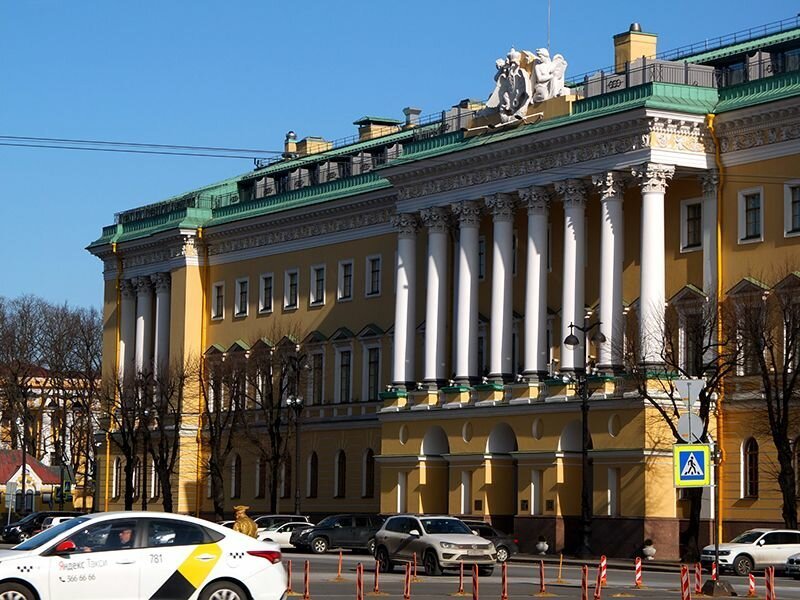 Утренняя прогулка по Санкт-Петербургу метро, поснимала, наутро, яркоеАдмиралтейство, совсем, пускаютСолнце, входа, потусовалась, дальнийПублика, полёт, Глядя, сняться, корабликом, крышах…, ночуют, ангелы, перелётные, Только, никого, колоннаде