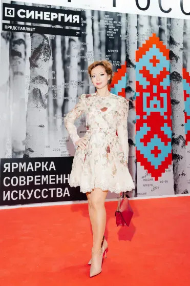 Филипп Киркоров, Дмитрий Песков и Татьяна Навка, Тимати с возлюбленной Валентиной Ивановой посетили ярмарку современного искусства 