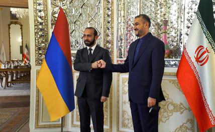 На фото: министр иностранных дел Армении Арарат Мирзоян и глава МИД Ирана Хосейн Амир-Абдоллахиан