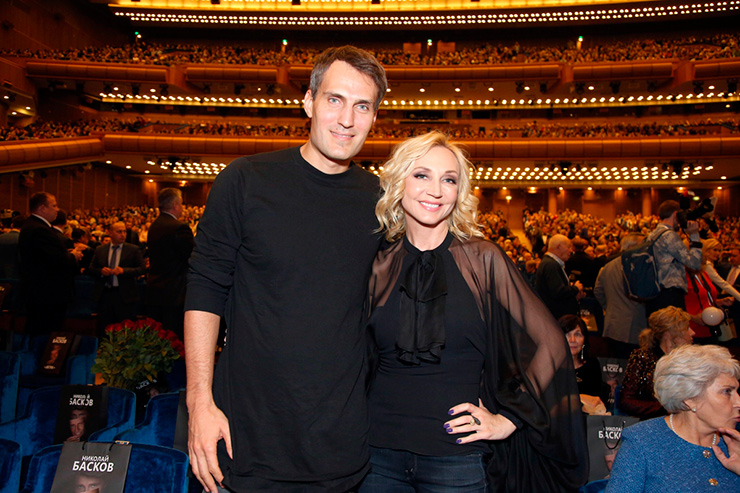 Знаменитости, которые зарабатывают больше своих мужчин Знаменитости, которые зарабатывают больше своих мужчин