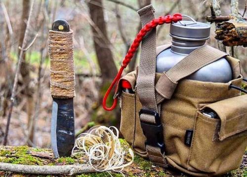 Переноска воды в походе.