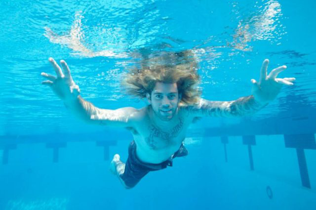 Мальчик с обложки альбома Nevermind группы Nirvana подал на них в суд за 