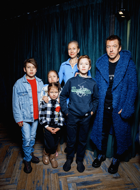 Алексей Чадов с сыном, Мария Кожевникова с детьми и другие гости премьеры фильма "Конек-Горбунок" Звезды,Красная дорожка