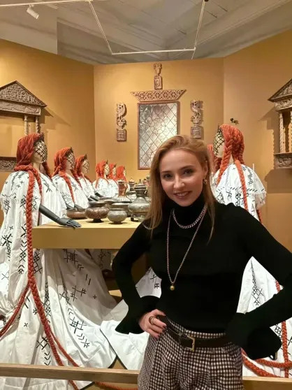 Филипп Киркоров, Дмитрий Песков и Татьяна Навка, Тимати с возлюбленной Валентиной Ивановой посетили ярмарку современного искусства 