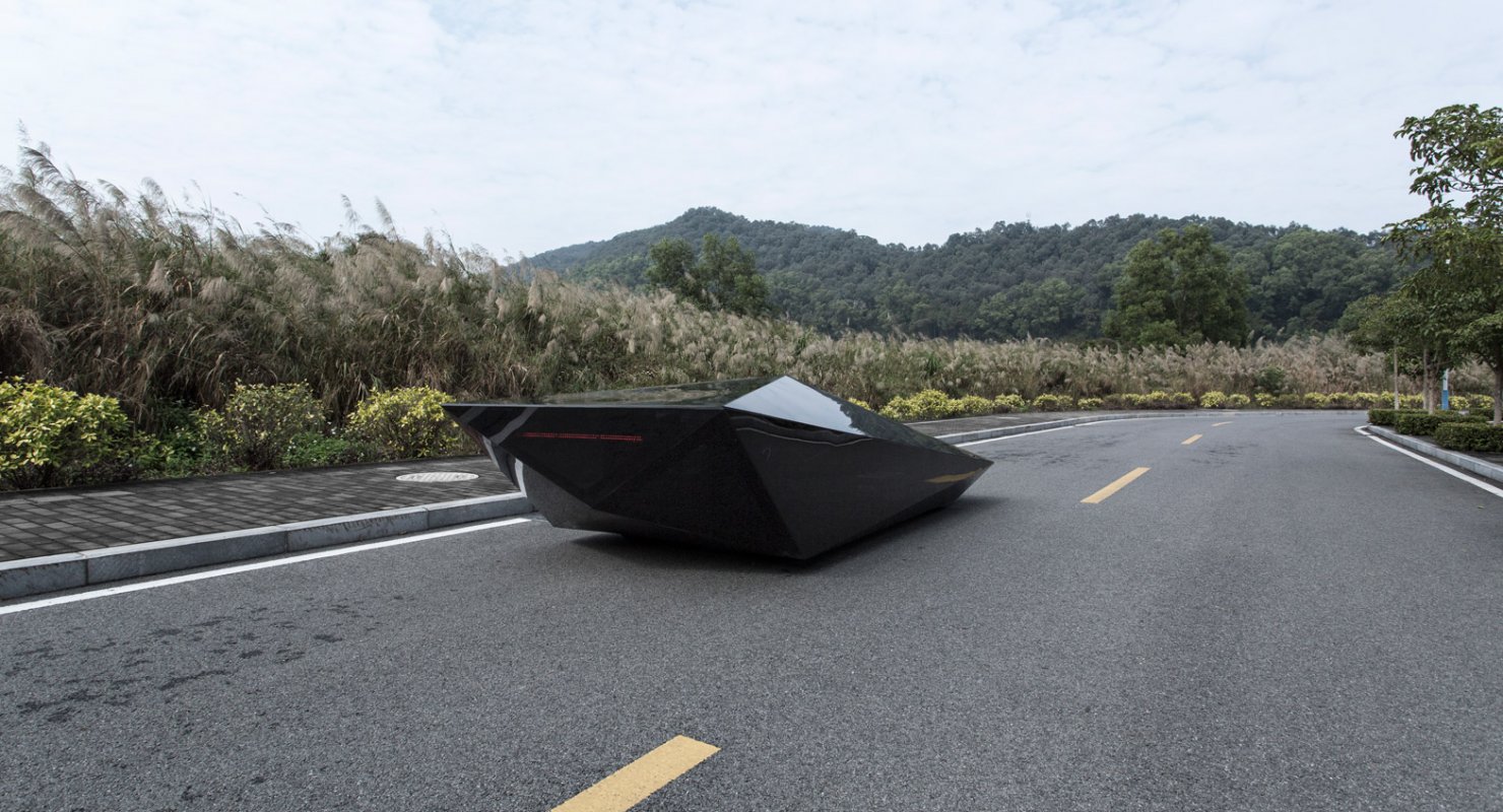 Автомобиль без окон, дверей и колес от обувного дизайнера